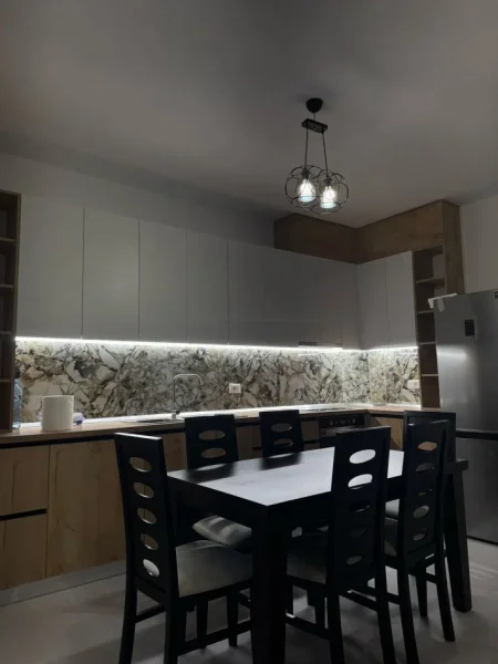 Tirane, jepet me qera apartament 2+1 Kati 2, 97 m² 75,000 leke (River Residence)