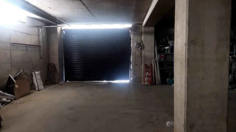 Tirane, jepet me qera Kati -1, 1.000 m² 2.500 € (Tirane Durres)