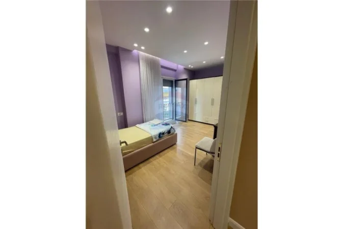 Tirane, jepet me qera apartament 2+1+Aneks+Ballkon Kati 3, 79 m² 800 € (Selvia)
