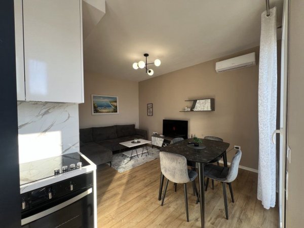 Tirane, jepet me qera apartament 1+1+Ballkon Kati 9, 70 m² 550 € (Don Bosko)
