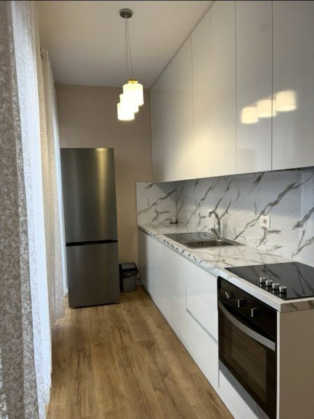 Tirane, jepet me qera apartament 1+1+Ballkon Kati 9, 70 m² 550 € (Don Bosko)