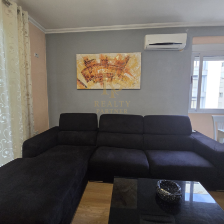 Tirane, jepet me qera apartament 2+1 Kati 5, 105 m² 500 € (Yzberisht)