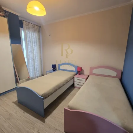 Tirane, jepet me qera apartament 2+1 Kati 5, 105 m² 500 € (Yzberisht)