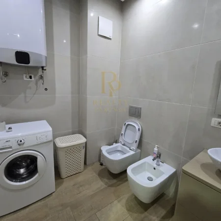 Tirane, jepet me qera apartament 2+1 Kati 5, 105 m² 500 € (Yzberisht)