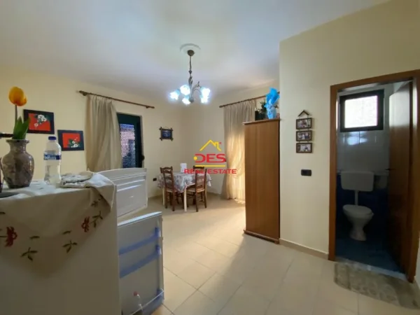 Vlore, shitet Vile , 355 m² 250.000 € (Rruga Ali Demi)