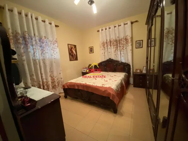 Vlore, shitet Vile , 355 m² 250.000 € (Rruga Ali Demi)