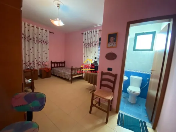 Vlore, shitet Vile , 355 m² 250.000 € (Rruga Ali Demi)