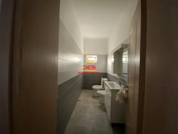 Vlore, shitet Vile , 355 m² 250.000 € (Rruga Ali Demi)