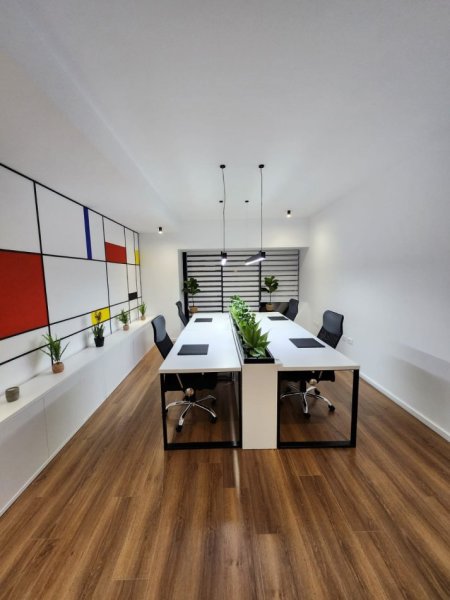 Tirane, jepet me qera zyre Kati 10, 75 m² 1.100 € (Square 21)