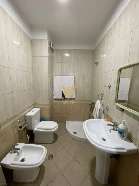 Tirane, jepet me qera apartament 1+1+Ballkon Kati 4, 60 m² 550 € (SELVIA)