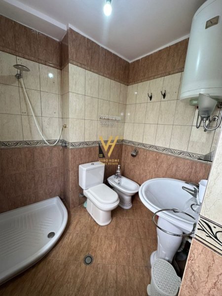 Tirane, jepet me qera apartament 1+1+Ballkon Kati 5, 60 m² 600 € (MYSLYM SHYRI)