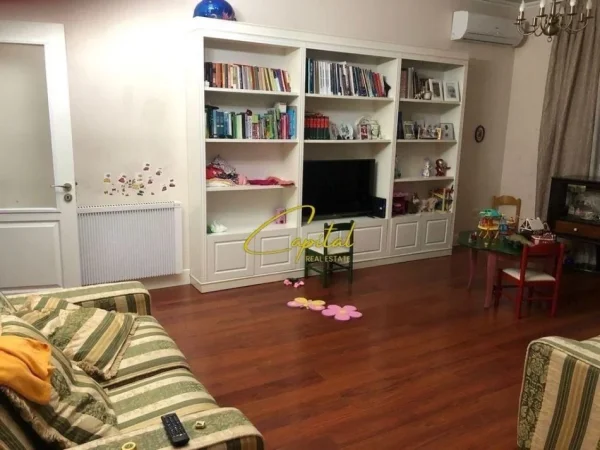 Shqiperi, jepet me qera apartament 2+1 Kati 2, 110 m² 650 € (STACIONI TRENIT)