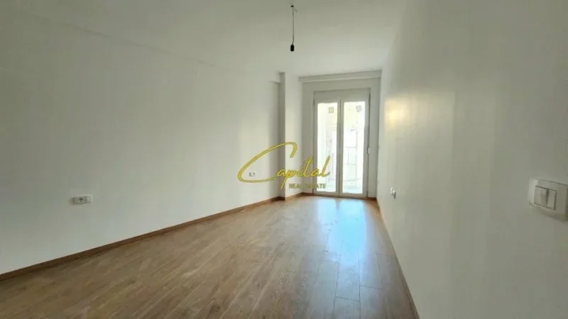 Tirane, jepet me qera zyre Kati 1, 130 m² 1.350 € (STADIUMI AIR ALBANIA)