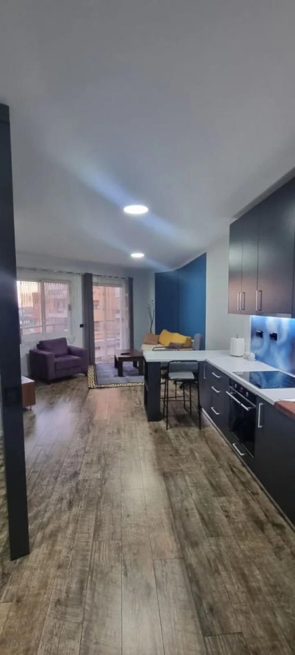 Tirane, jepet me qera apartament 1+1+Ballkon Kati 4, 44 m² 350 € (yzberisht)