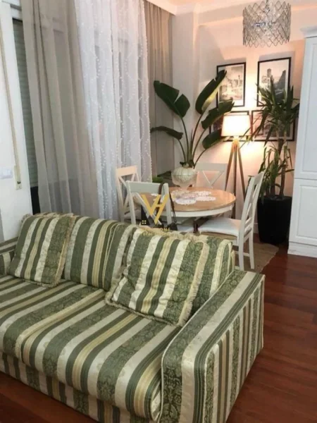 Tirane, jepet me qera apartament 2+1+Ballkon Kati 2, 110 m² 700 € (STACIONI I TRENIT)