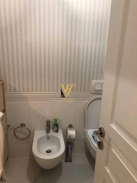 Tirane, jepet me qera apartament 2+1+Ballkon Kati 2, 110 m² 700 € (STACIONI I TRENIT)