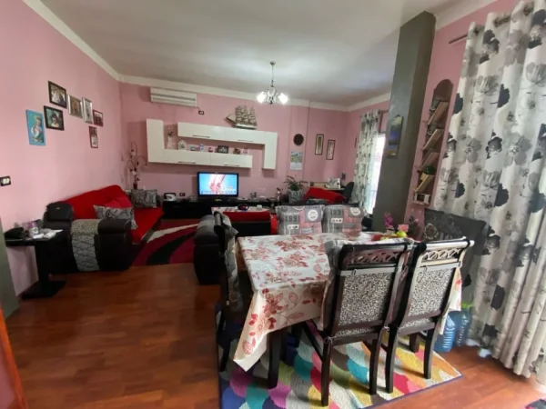 Tirane, shitet Vile 4+1 Kati 3, 530 m² 350.000 € (Zone Periferike • Rruga Hamdi Sulcebe, • Tirane • Albania)