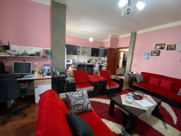 Tirane, shitet Vile 4+1 Kati 3, 530 m² 350.000 € (Zone Periferike • Rruga Hamdi Sulcebe, • Tirane • Albania)