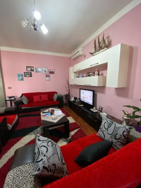 Tirane, shitet Vile 4+1 Kati 3, 530 m² 350.000 € (Zone Periferike • Rruga Hamdi Sulcebe, • Tirane • Albania)