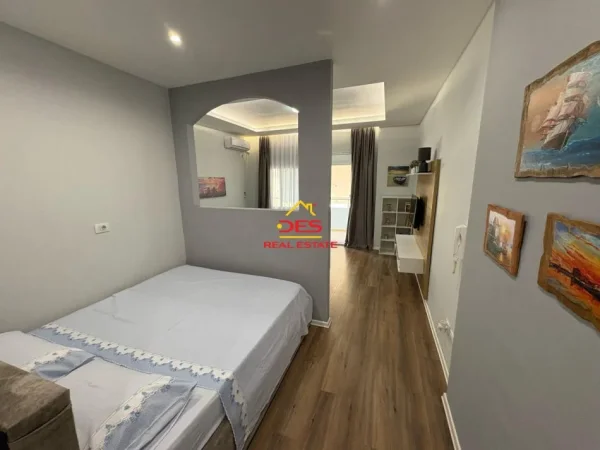 Vlore, shitet garsonier Kati 3, 2.400 m² (Rruga Murat Tërbaçi)