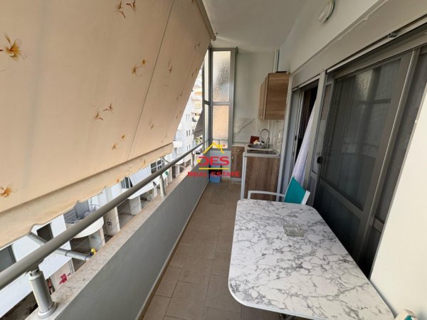 Vlore, shitet garsonier Kati 3, 2.400 m² (Rruga Murat Tërbaçi)