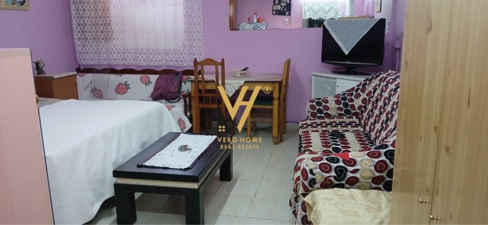 Tirane, jepet me qera garsonier 1+1 Kati -1, 45 m² 250 € (BULEVARDI ZHAN DARK)