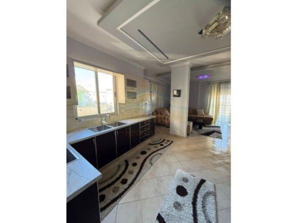 Tirane, jepet me qera apartament 2+1 Kati 4, 87 m² 580 € (KODRA E DIELLIT)
