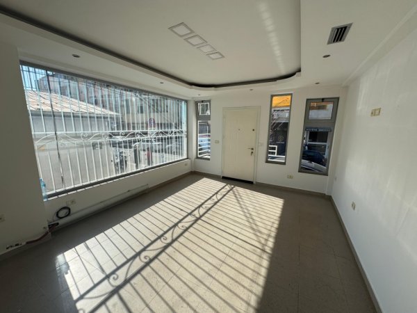 Tirane, jepet me qera apartament 3+1 Kati 1, 97 m² 800 € (Mine Peza)
