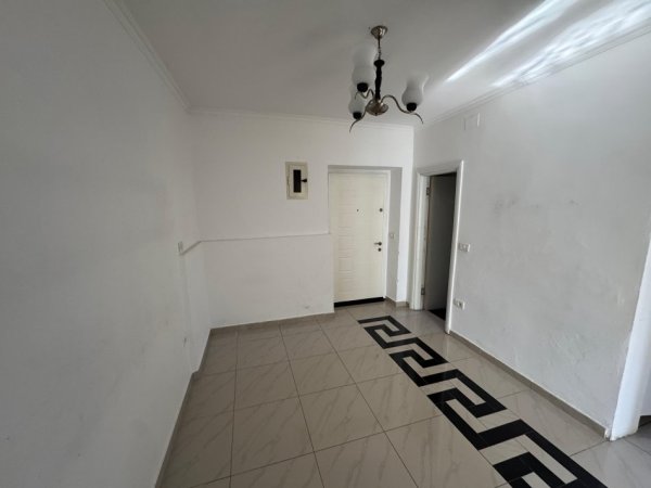 Tirane, jepet me qera apartament 3+1 Kati 1, 97 m² 800 € (Mine Peza)