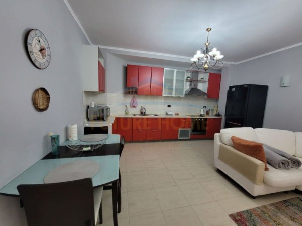 Tirane, jepet me qera apartament 2+1 Kati 2, 90 m² 650 € (Bulevardi Zogu i I)