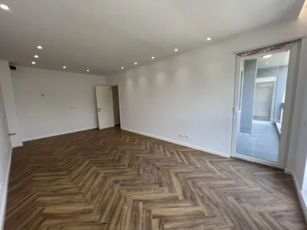 Tirane, shitet apartament 2+1+Ballkon Kati 3, 97 m² 128.000 € (Gryka e Kaçanikut)