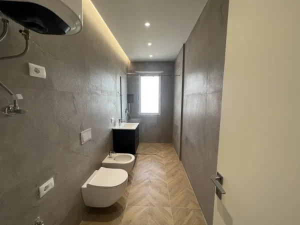 Tirane, shitet apartament 2+1+Ballkon Kati 3, 97 m² 128.000 € (Gryka e Kaçanikut)