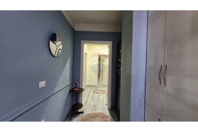 Tirane, jepet me qera apartament  2+1+Ballkon Kati 2, 223 m²