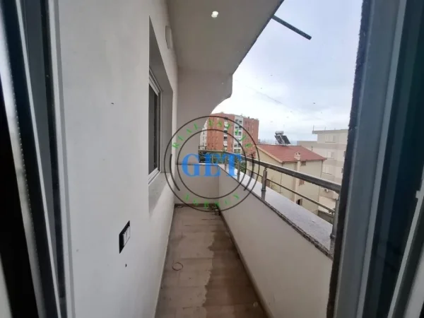 Durres, shitet apartament 2+1 Kati 5, 83 m² 95.000 € (Stacioni I Trenit, Durres)