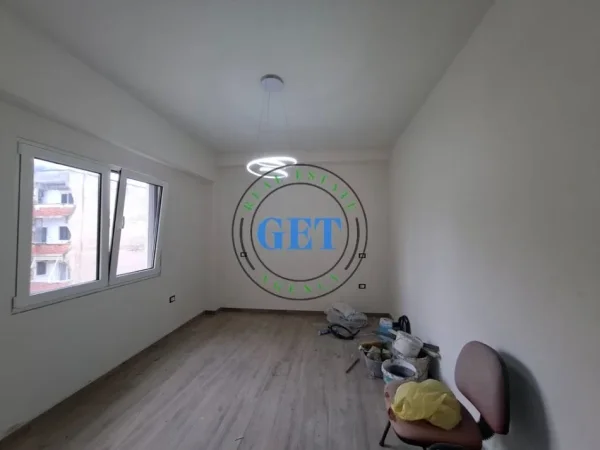 Durres, shitet apartament 2+1 Kati 5, 83 m² 95.000 € (Stacioni I Trenit, Durres)