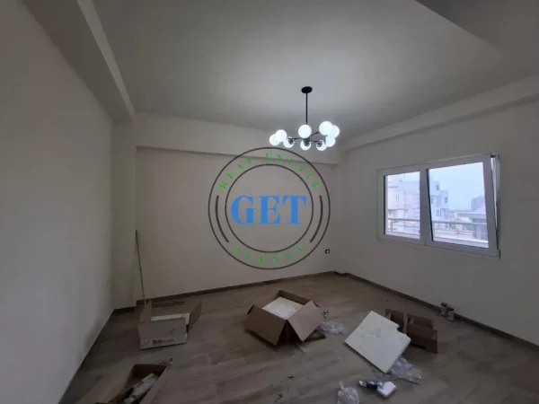 Durres, shitet apartament 2+1 Kati 5, 83 m² 95.000 € (Stacioni I Trenit, Durres)