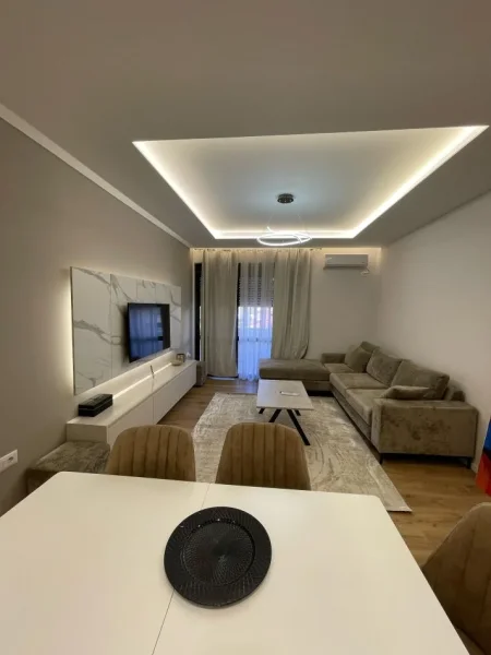 Tirane, jepet me qera apartament 2+1+Ballkon Kati 4, 90 m² 750 € (Rruga e Kavajes)