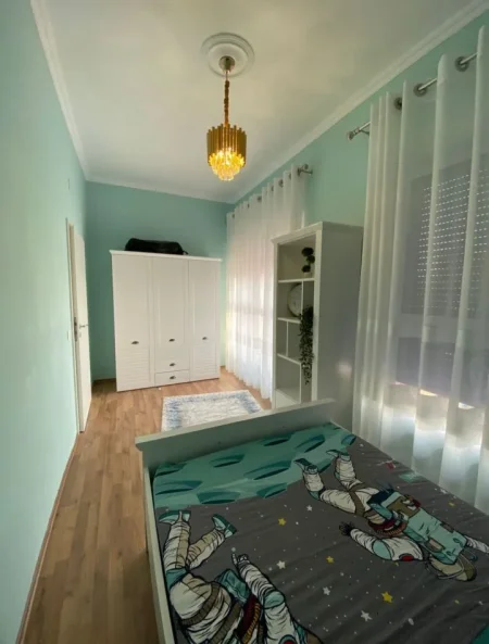 Tirane, jepet me qera apartament 2+1+Ballkon Kati 1, 80 m² 500 € (Rruga Pasho Hysa)