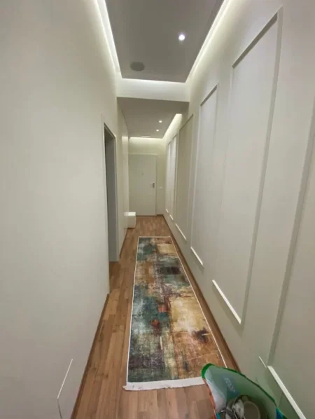 Tirane, jepet me qera apartament 2+1+Ballkon Kati 1, 80 m² 500 € (Rruga Pasho Hysa)