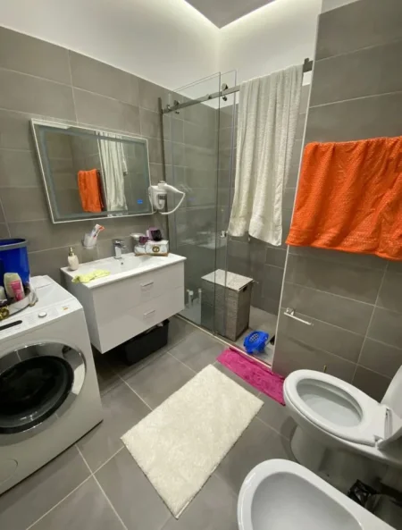 Tirane, jepet me qera apartament 2+1+Ballkon Kati 1, 80 m² 500 € (Rruga Pasho Hysa)