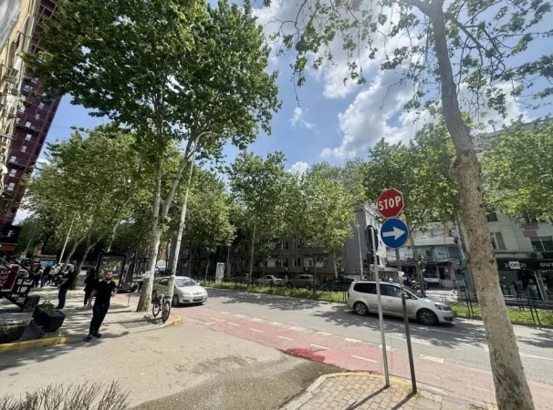 Tirane, jepet me qera ambjent biznesi Kati 1, 35 m² 500 € (Rruga e Kavajes)