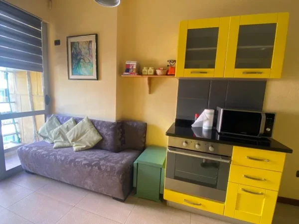 Tirane, jepet me qera apartament 2+1 Kati 5, 120 m² (Rruga Hoxha Tahsim)