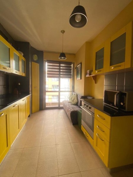 Tirane, jepet me qera apartament 2+1 Kati 5, 120 m² (Rruga Hoxha Tahsim)