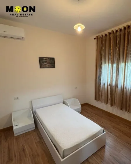 Tirane, jepet me qera apartament duplex Dublex Kati 2, 250 m² 1.100 € (ALI DEM PRANE KRYEGJYSHATES)