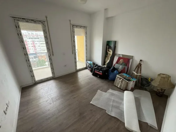 Tirane, jepet me qera apartament 2+1 Kati 6, 98 m² 400 € (ish dogana)