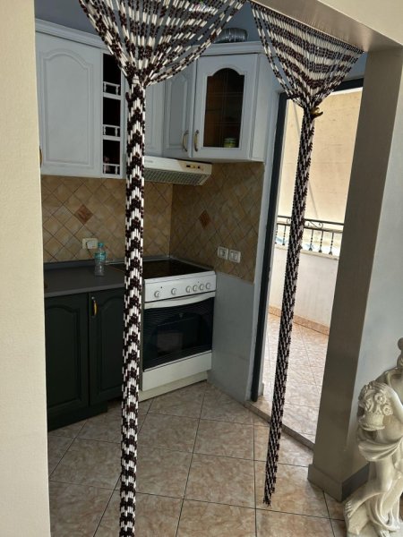 Tirane, jepet me qera apartament 2+1 Kati 6, 80 m² 420 € (laprake)