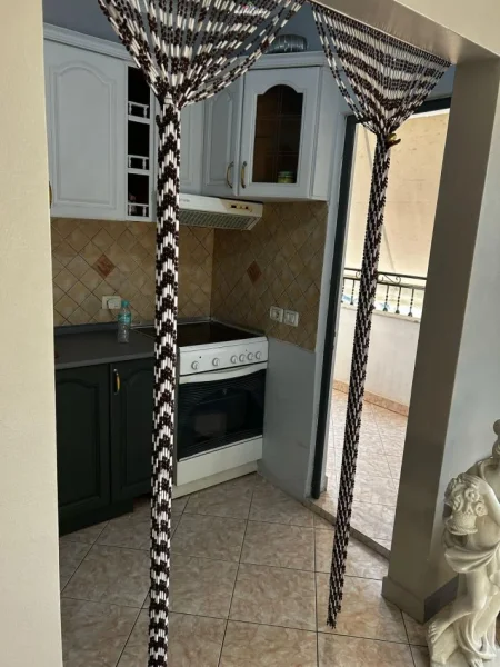 Tirane, jepet me qera apartament 2+1 Kati 6, 80 m² 420 € (laprake)