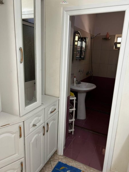 Tirane, jepet me qera apartament 2+1 Kati 6, 80 m² 420 € (laprake)