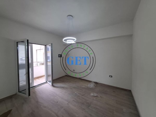 Durres, shitet apartament 2+1+Ballkon Kati 5, 83 m² 95.000 € (Stacioni i Trenit)