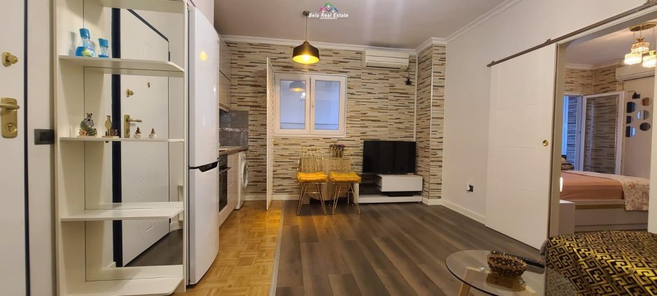 Tirane, jepet me qera apartament 1+1+Ballkon Kati 4, 65 m² 620 € (komuna e parisit)